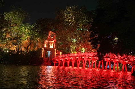 Captivating Night Images Of Hoan Kiem Lake Stunning Night Views Of