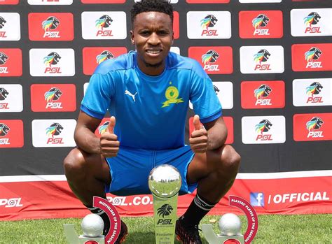 Mamelodi Sundowns Latest Amakhosi Miss Out As Zwane Signs New Deal