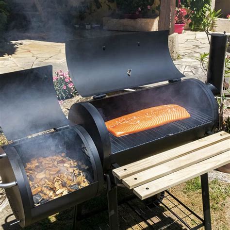 Barbecue Fumoir Au Charbon De Bois En Acier Noir Fumoir Maisons Du Monde