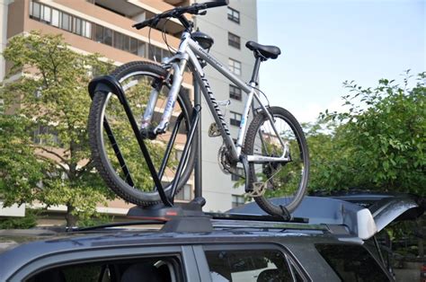 Review: Yakima HighRoad upright roof bike rack - Hooniverse