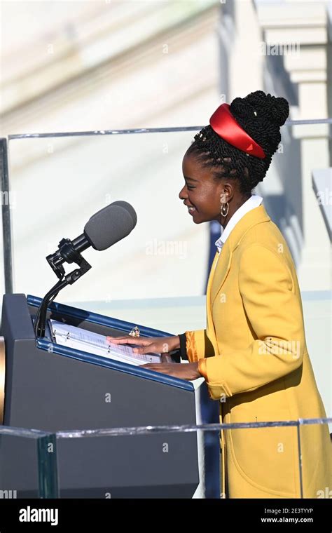 Washington Dc 20th Jan 2021 Poet Amanda Gorman Recites One Of Her Poems At The Inauguration