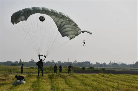 Yon Taifib Marinir Latihan Terjun Tempur Reconex Bersama Usmc