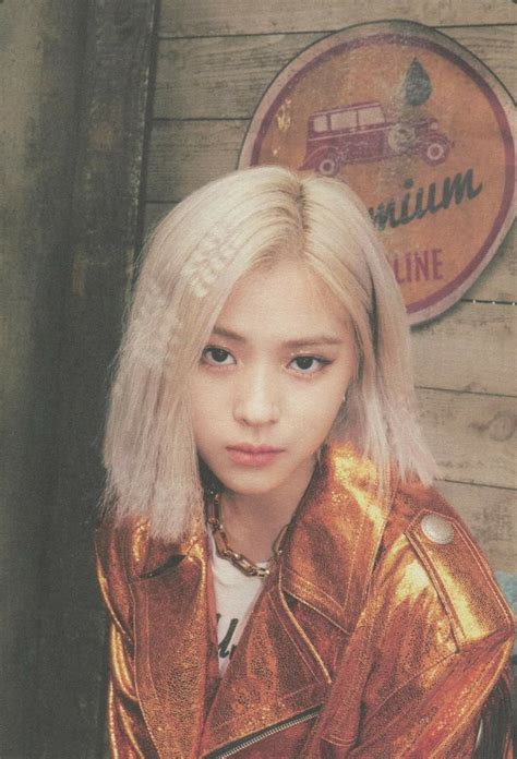 ITZY RYUJIN Not Shy Scans Famosos Celebridades Actrices