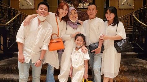 Metode Ayah Rozak Melerai Pertengkaran Ayu Ting Ting Dan Adiknya Tuai