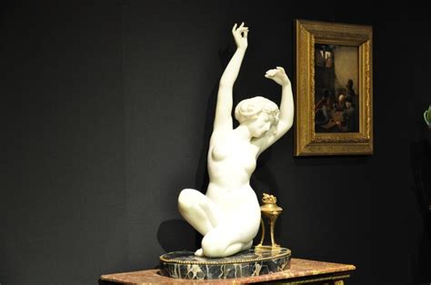 Антикварная статуэтка