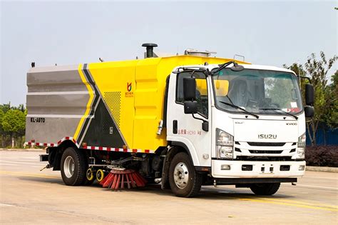 Suzu Kv Liters Vacuum Road Sweeper Cleaning Truck With Water