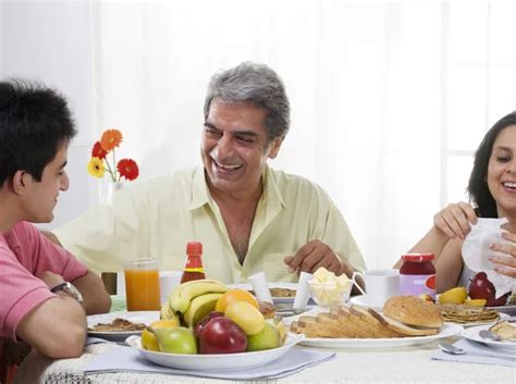 Familia latina cena fotos de stock imágenes de Familia latina cena sin royalties Depositphotos