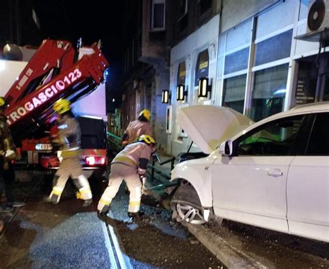 Oslobo Enje Foto Kr I Lom U Centru Sarajeva Automobil Nakon