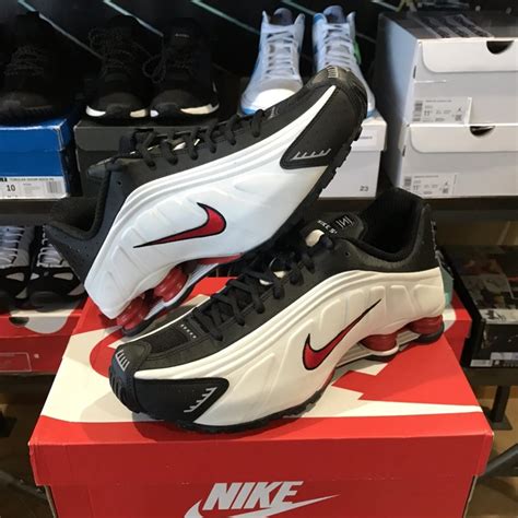 Nike SHOX R4 Platinum, Red, & Black. Men’s size 10.... - Depop