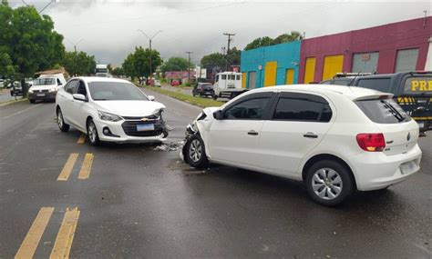 Colisão Frontal Entre Carros Deixa Feridos Na Br 316 Em Picos