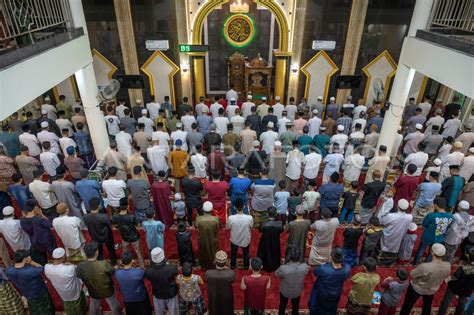 Shalat Tarawih Pertama Di Palu Antara Foto