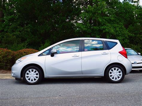 Pre Owned Nissan Versa Note Sv Fwd D Hatchback