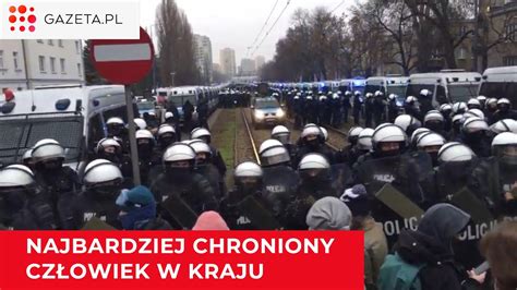 Strajk Kobiet Kordony policji chroniły willę Kaczyńskiego YouTube