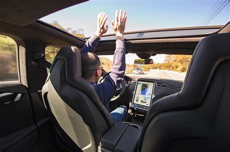 Nhtsa Finds Teslas Deactivated Autopilot Seconds Before Crashes