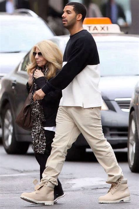 Drake walking with his mom | Funky outfits, Fashion, Drizzy