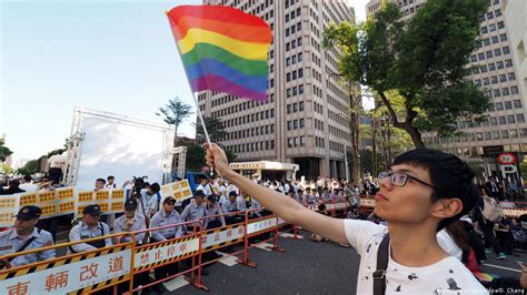 Taiwan Debates Same Sex Marriage DW