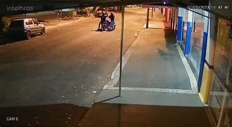 Ladrão em moto assalta outro motociclista em avenida e leva mais de R