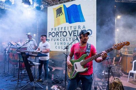 Apresentações musicais e queima de fogos marcam a chegada de 2024 em