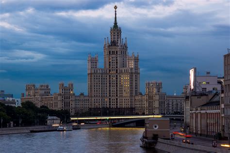Сталинская высотка на Котельнической набережной в Москве
