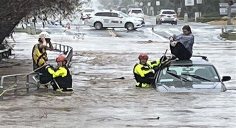 Kaliforniya Da F Rt Na Sebebiyle Acil Durum Ilan Edildi