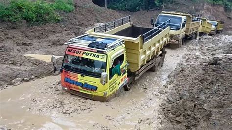 Truk Mitsubishi Canter Toyota Dyna Dan Hino Dutro Di Kubangan Lumpur