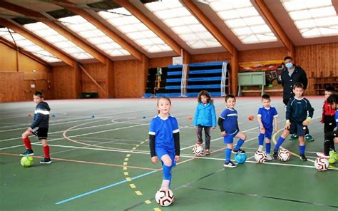 Lécole de foot a repris pour les filles et les garçons Le Télégramme