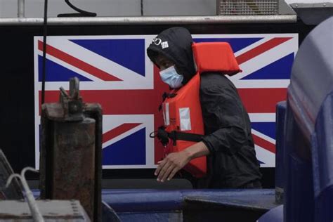 UK pushes on with asylum law despite rights group opposition | AP News