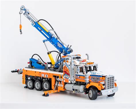 Review LEGO Technic 42128 Heavy Duty Tow Truck HelloBricks