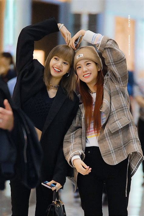 Lisa And Jisoo Blackpink Blackpinklisa Lisablackpink Lalisa