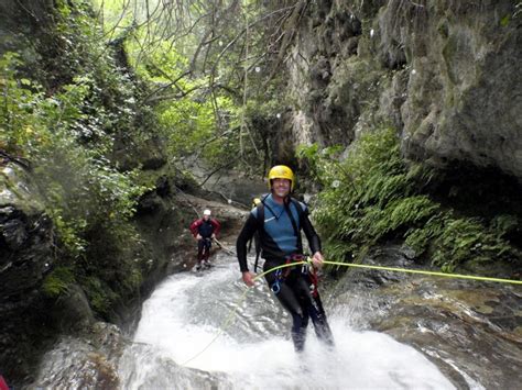 El Barranquismo Es Un Deporte De Aventura Que Se Practica En Los