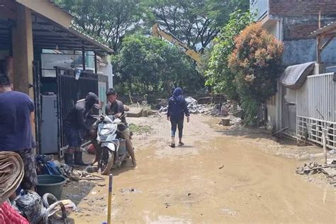 Warga Korban Banjir Bandang Meteseh Dan Rowosari Di Semarang Keluhkan