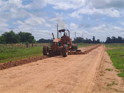 Ardua labor en Ñeembucú para recuperar la transitabilidad de caminos no