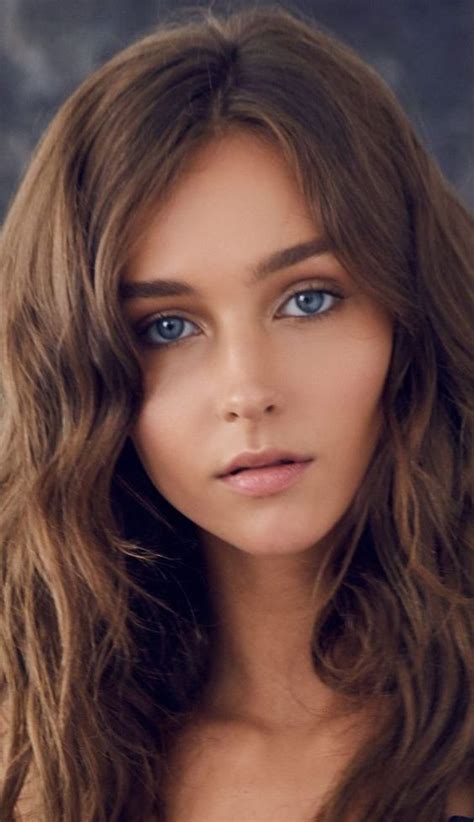 Top 20 Most Gorgeous Blue Eyed Girls Wallpaperspics In 2020