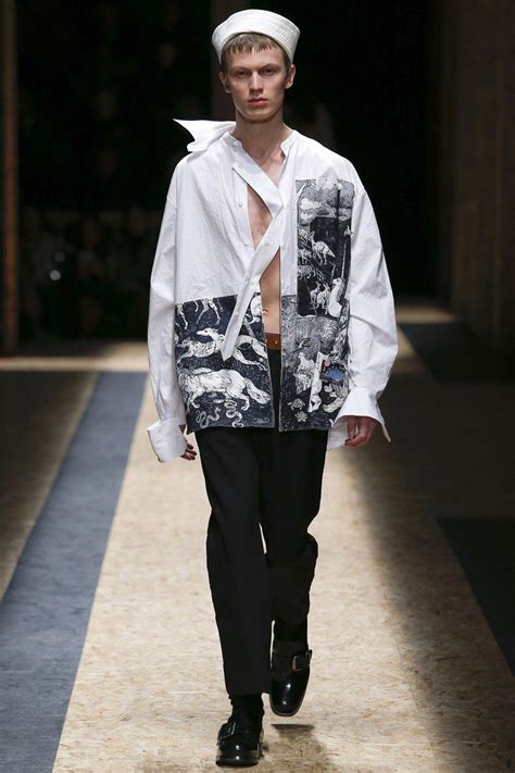 Prada Fall 2016 Menswear Fashion Show | 2016 menswear, Menswear, Plaid ...