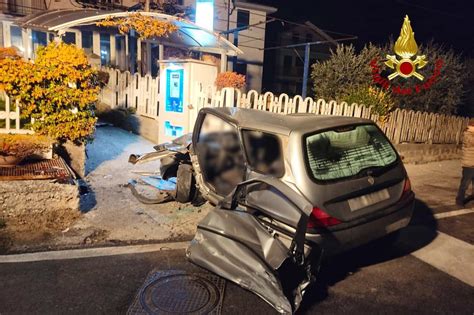 Grave Incidente Stradale 20enne In Elicottero Allospedale Napoli