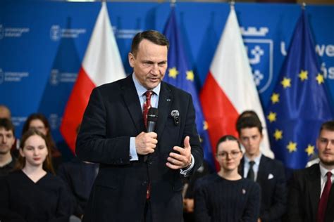 Sikorski pozuje na konserwatwynego liberała i wprost mówi że chce