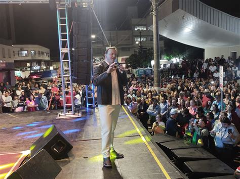 Campos Novos comemora aniversário show do padre Ezequiel Dal Pozzo