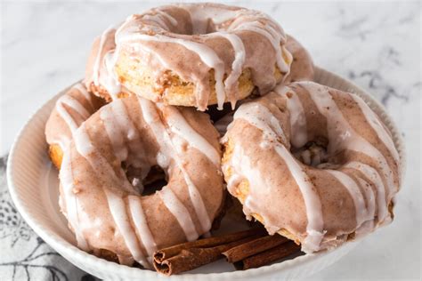 Easy Cinnamon Roll Baked Donuts She S Not Cookin