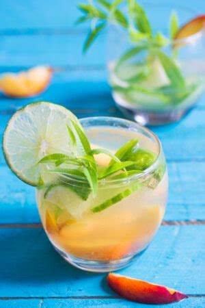 Mocktail à la pêche au citron vert et à la verveine