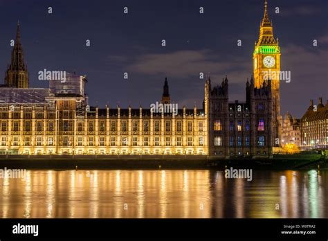 Night photo of the Houses of parliament in London Stock Photo - Alamy