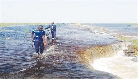 Flood Damages Borno Chad Cameron Link Bridge Police Urge Alternative Route