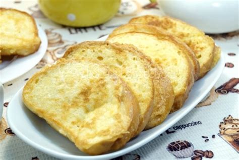 Гренки с яйцом на сковороде - Пошаговый рецепт с фото. Вторые блюда ...