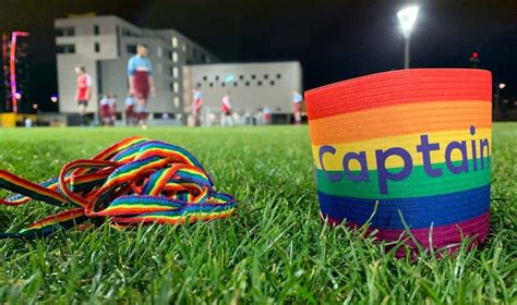 100 Captain Armband Wallpapers