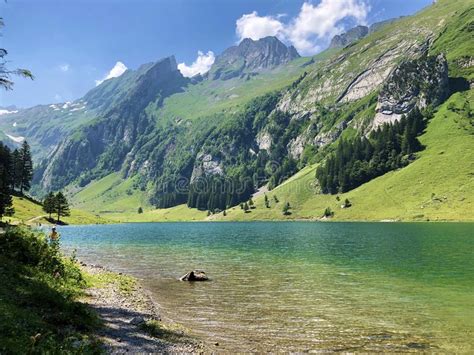 Lago Alpino Seealpsee Na Cordilheira De Alpstein E Na Regi O De