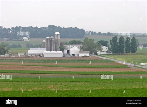 Amish Farm In Lancaster Pennsylvania Stock Photo Alamy