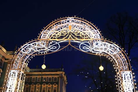 Arco Brillante En La Plaza Del Palacio De San Petersburg Imagen De