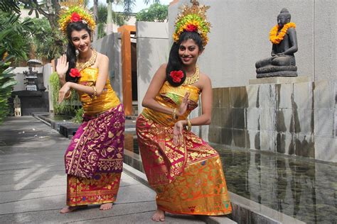 Balinese Costume Photo is an exclusive photo taking tour by dressing up ...