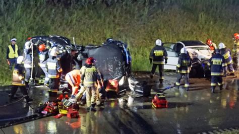 Wypadek na A4 Rozbite BMW Zginęły dwie młode osoby Wiadomości Radio ZET