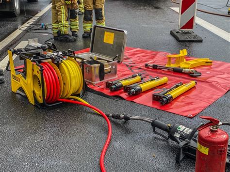 FW Dresden Tödlicher Verkehrsunfall auf der Autobahn A17 Presseportal