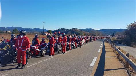 Balade Moto Des P Re Noel Et Neige Dans Le Var En Z Kzff Santa Ride